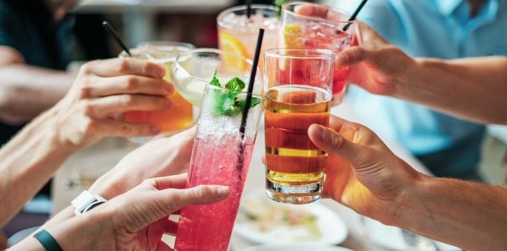 Jakie są skutki nadmiernego spożycia alkoholu dla układu pokarmowego?